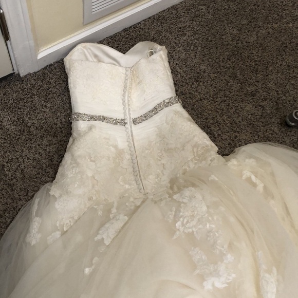 Blue by Enzoani Dabra Wedding Gown 0P Ivory Floral Lace Rhinestone Pearl Beaded - Picture 6 of 14